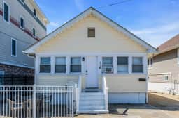 Newly Renovated One Bedroom, Steps from the Beach - 39B