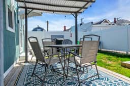 Charming Back Bay Bungalow - Steps to Beach & Boardwalk