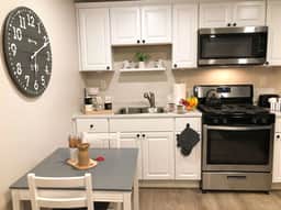 Unit 4 - 3 Houses to Beach -  2 BR Apartment - Image 3