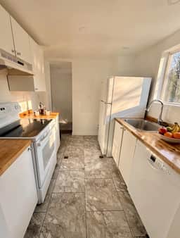 Retro Bungalow two miles from the beach - Image 2