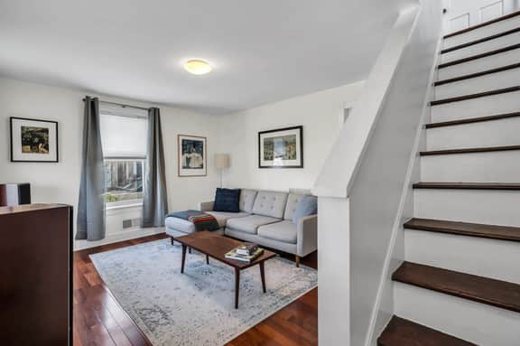 Red Bank Cottage · 1 Block to Train · Downtown - Image 4