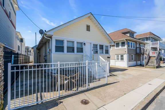 3br half a block from the beach