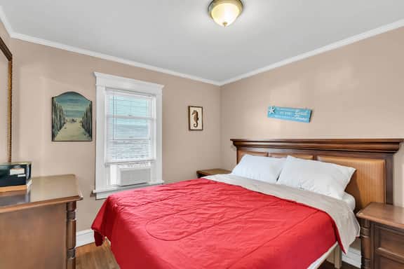 3BR Beach Cottage Near the Boardwalk - Image 4