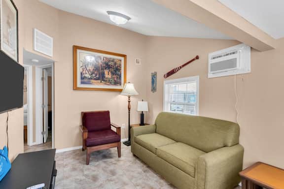 Cozy 2BR Steps from the Beach - Image 2
