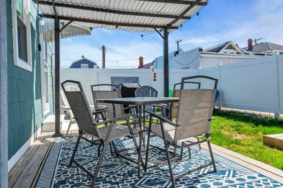 Charming Back Bay Bungalow - Steps to Beach & Boardwalk
