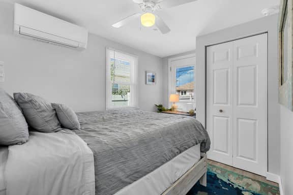Charming Back Bay Bungalow - Steps to Beach & Boardwalk