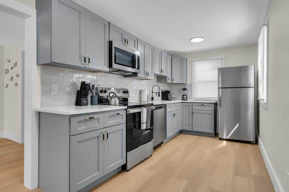 Newly Renovated - Pet OK - 2BR Steps to Beach
