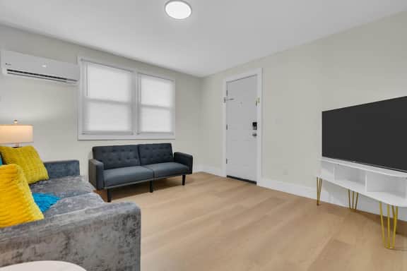 Newly Renovated - Pet OK - 2BR Steps to Beach