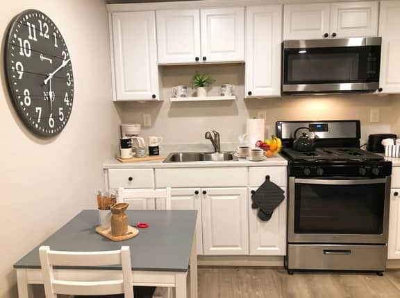 Unit 4 - 3 Houses to Beach -  2 BR Apartment - Image 3