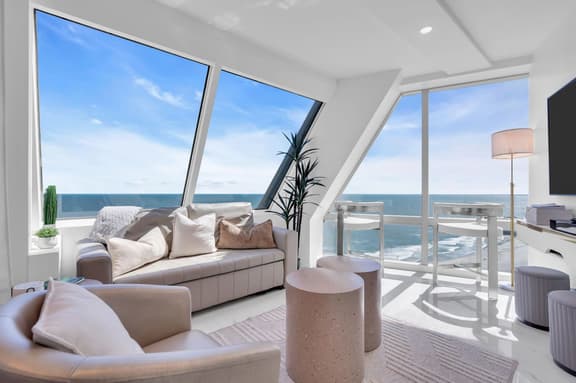 Beachfront Penthouse • Boardwalk & Ocean Views