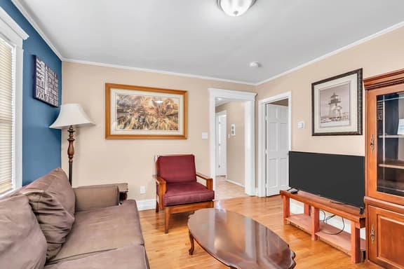 3BR Beach Cottage Near the Boardwalk - Image 1