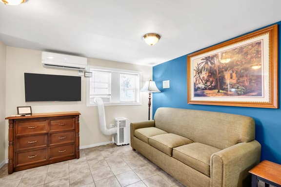 4BR Beach Getaway – Two Adjoining Apartments Steps from the Beach - Image 1
