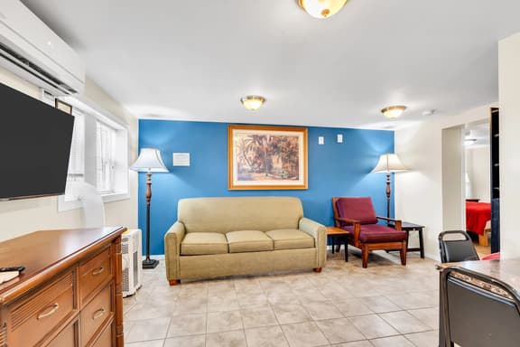 2br, Fully Renovated, Ocean Block